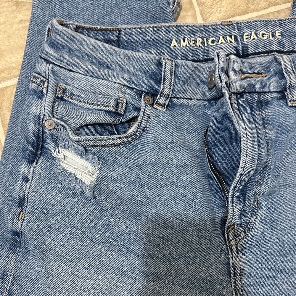 American Eagle Outfitters High Rise Distressed Denim Jeans - Picture 5 of 8